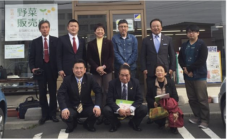 釧路NPO法人地域生活支援ネットワークサロン「コミュニティハウス冬月荘」にて集合写真
